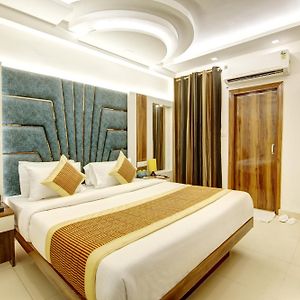 Hotel Star Villa - Front Of New Delhi Railway Station & 5 Minute From Connaught Place